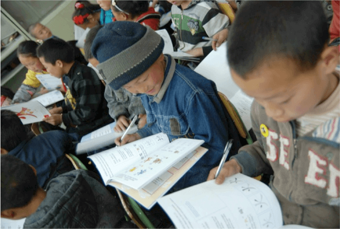 Programa de distribuição de livros no Tibete com HARVARD Serve